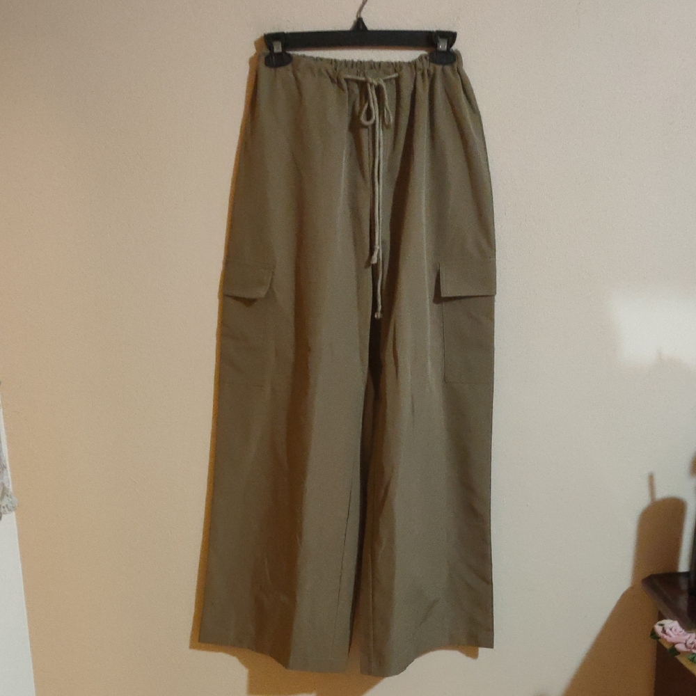 Sold - NWOT SHEIN Women's Wide Leg Olive Pants